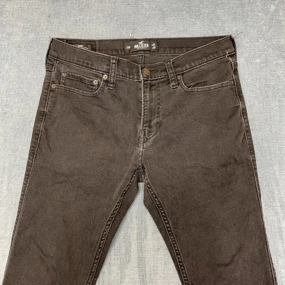 Hollister Jeans Mens 31x32 Black Denim Casual Dark Wash Everyday Wear Skinny Leg